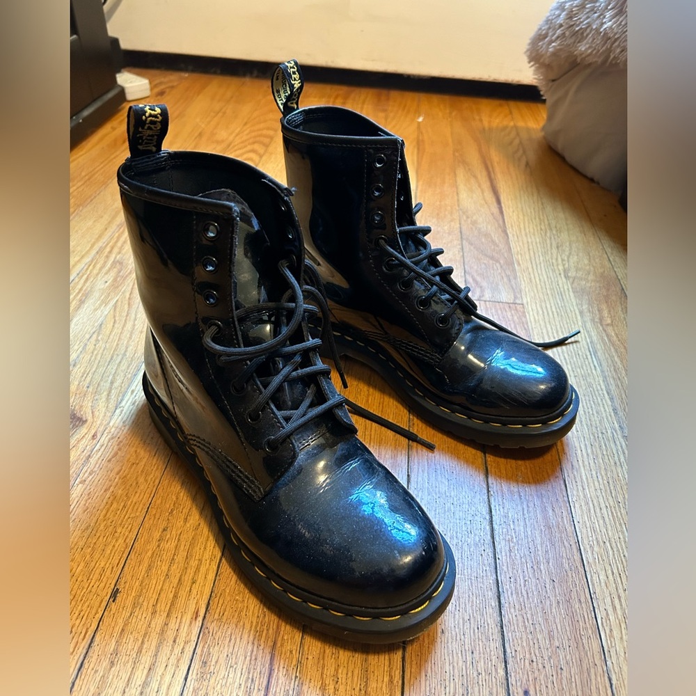 Women’s Sz 9 Doc Marten Shiny Boots